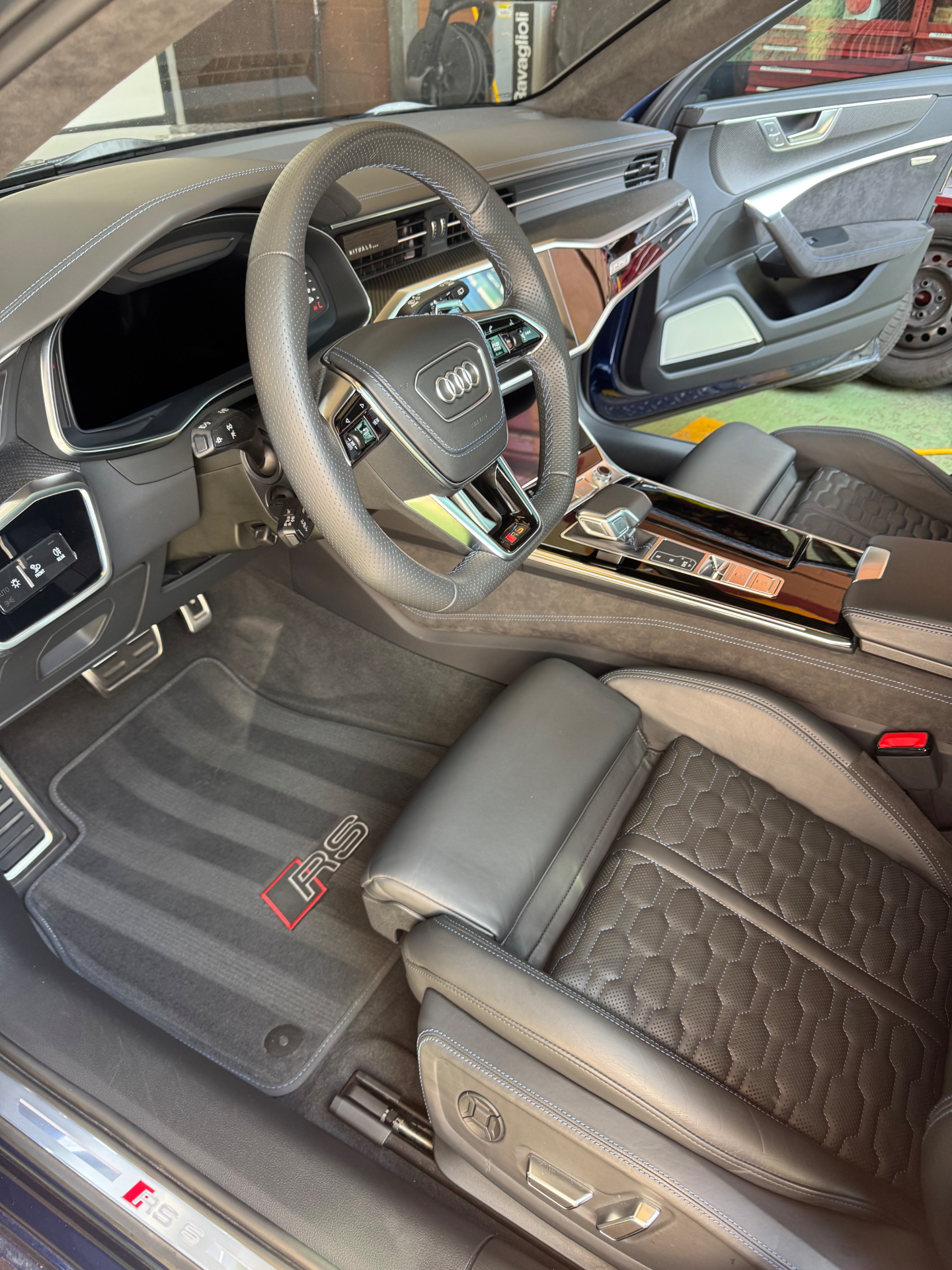 Aufbereiteter Audi RS6 Innenraum bei Limitless Detailing in Zürich