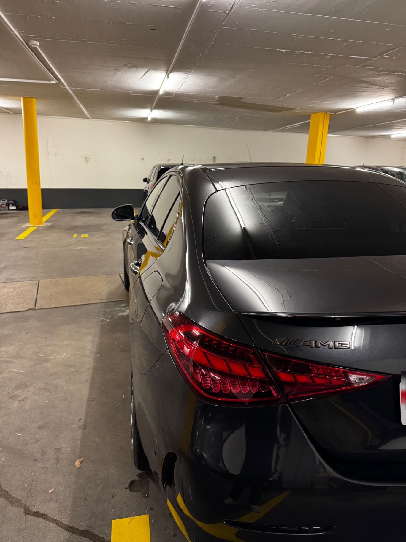 Mercedes-AMG C 63 S Heck und Seitenlinie mit aufbereitetem Lack